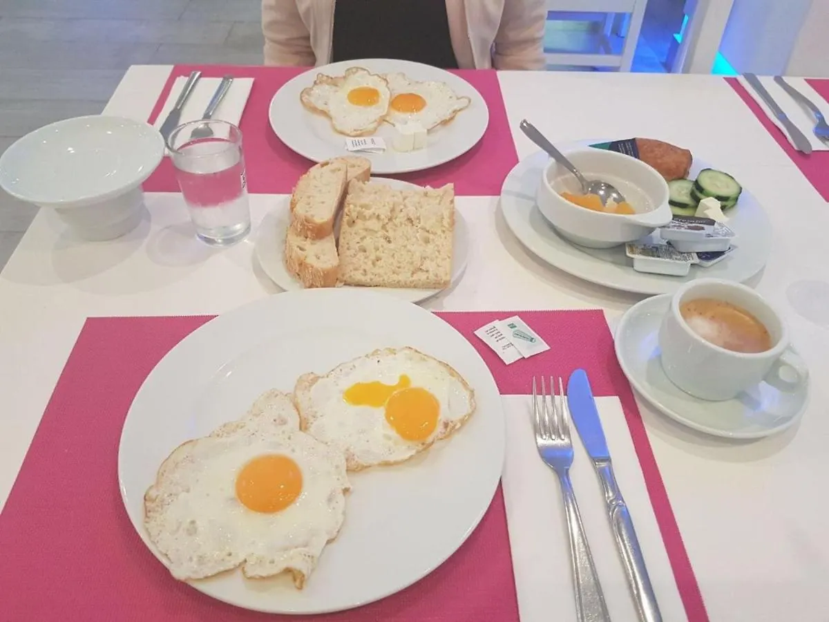 Guya Wave Hotel (Adults Only) كالا راتخاذا